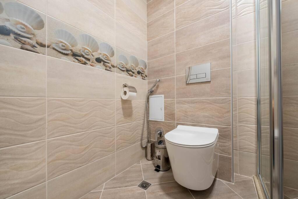 Labyrinth Apartment - Free Parking Space Included Varna Bagian luar foto