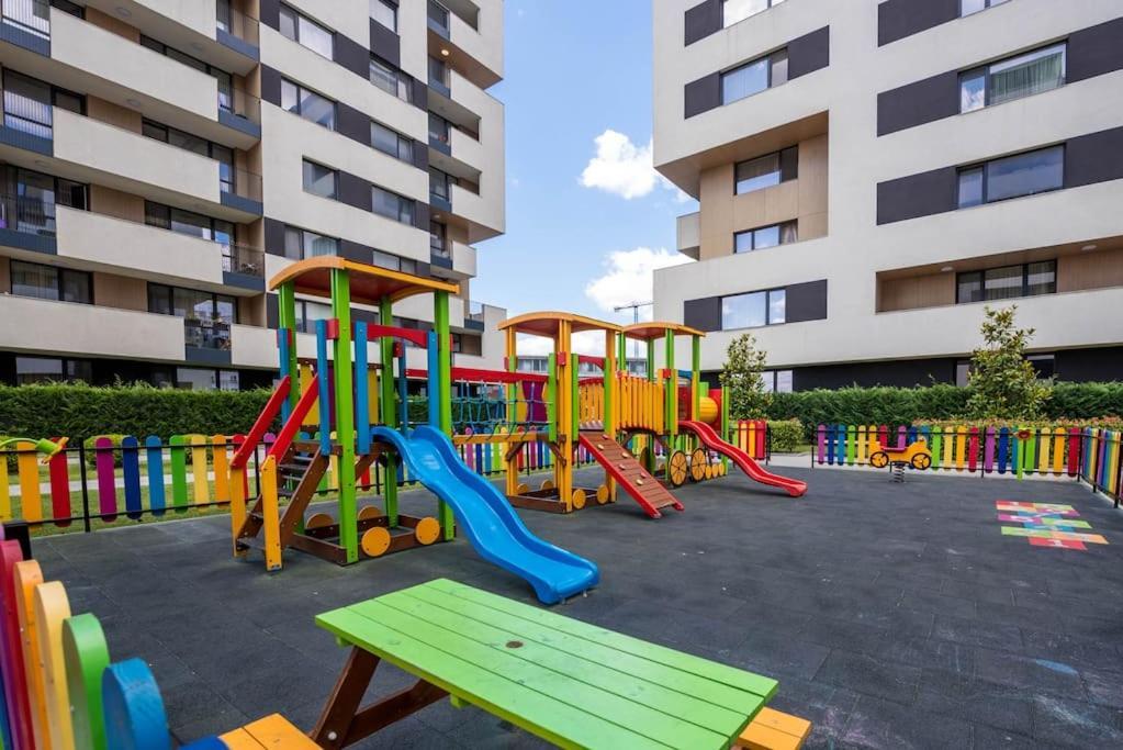 Labyrinth Apartment - Free Parking Space Included Varna Bagian luar foto