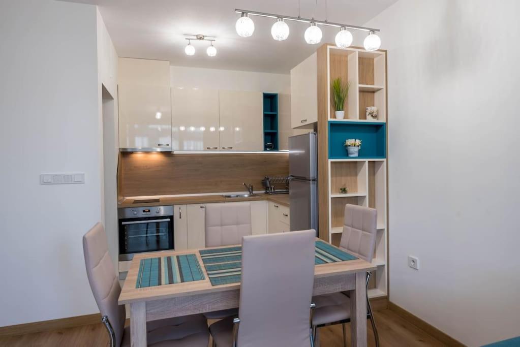Labyrinth Apartment - Free Parking Space Included Varna Bagian luar foto